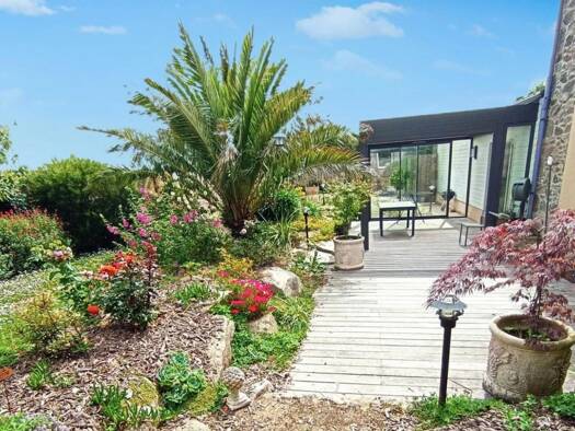 Maison à vendre 499 200 € 7 pièces 4 chambres 180 m² 870 m² de terrain Centre Ville Saint-Pol-de-Léon 29250