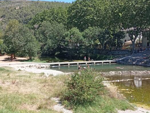 Appartement à louer 600 € 3 pièces 2 chambres 65 m² Étage 1/2 Bize-Minervois 11120