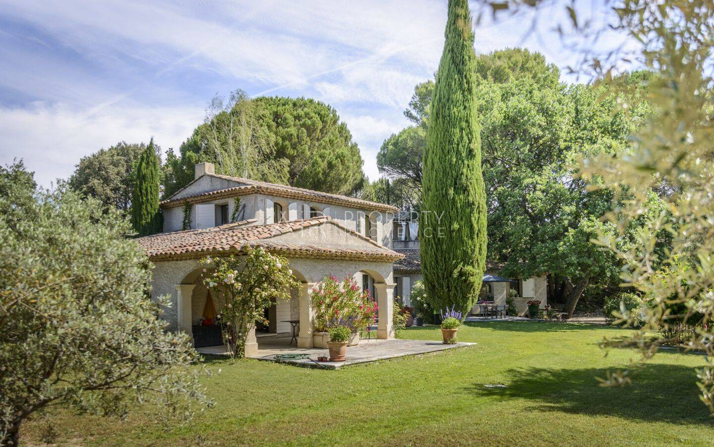 Maison 8 pièces 277 m² · à Lourmarin · 277 m² · 2 000 000 €