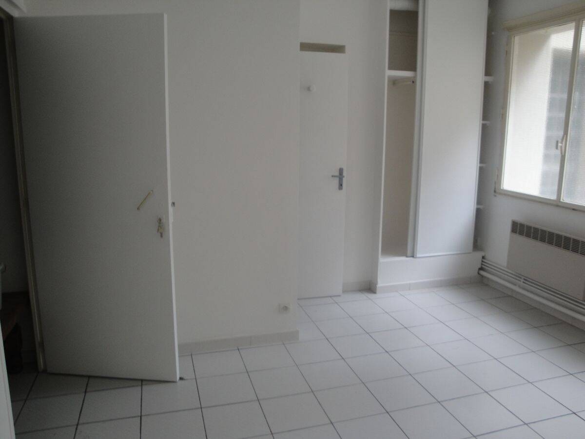 Appartement 1 pièce 17 m² · à Valenciennes · 16,5 m² · 330 €/mois