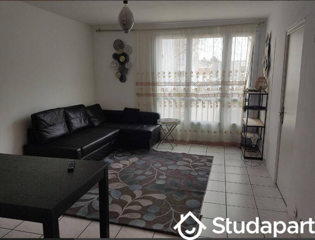 1 pièce 11 m² · à Les Ulis · 11 m² · 520 €