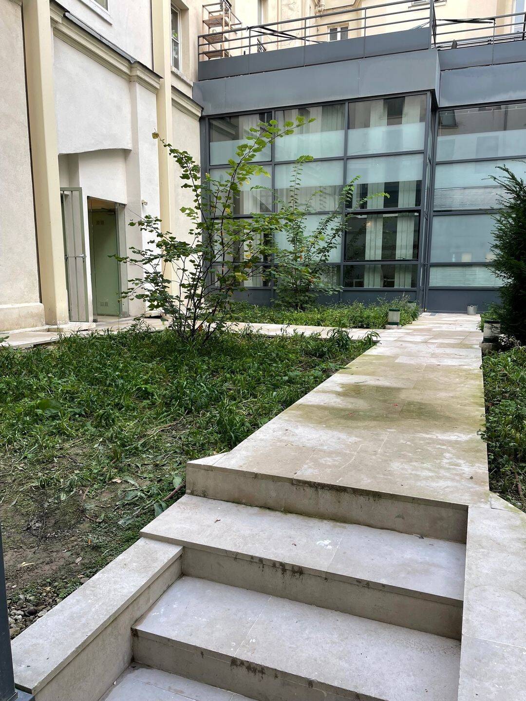 Appartement 4 pièces 84 m² · à Paris 15ème Arrondissement · 84,1 m² · 2 825 €