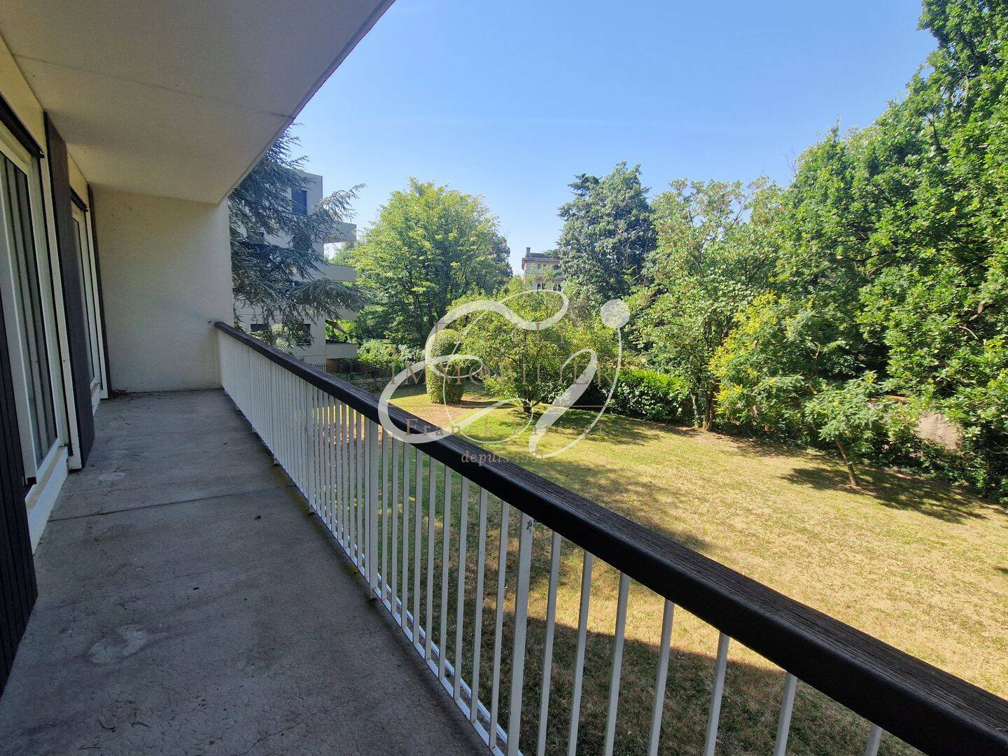 Appartement 4 pièces 98 m² · à Écully · 97,6 m² · 1 260 €