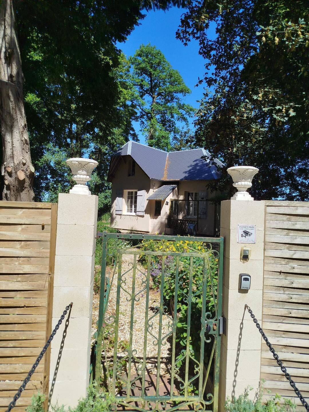 Maison 5 pièces 160 m² · à Sainte-Geneviève · 160 m² · 970 €