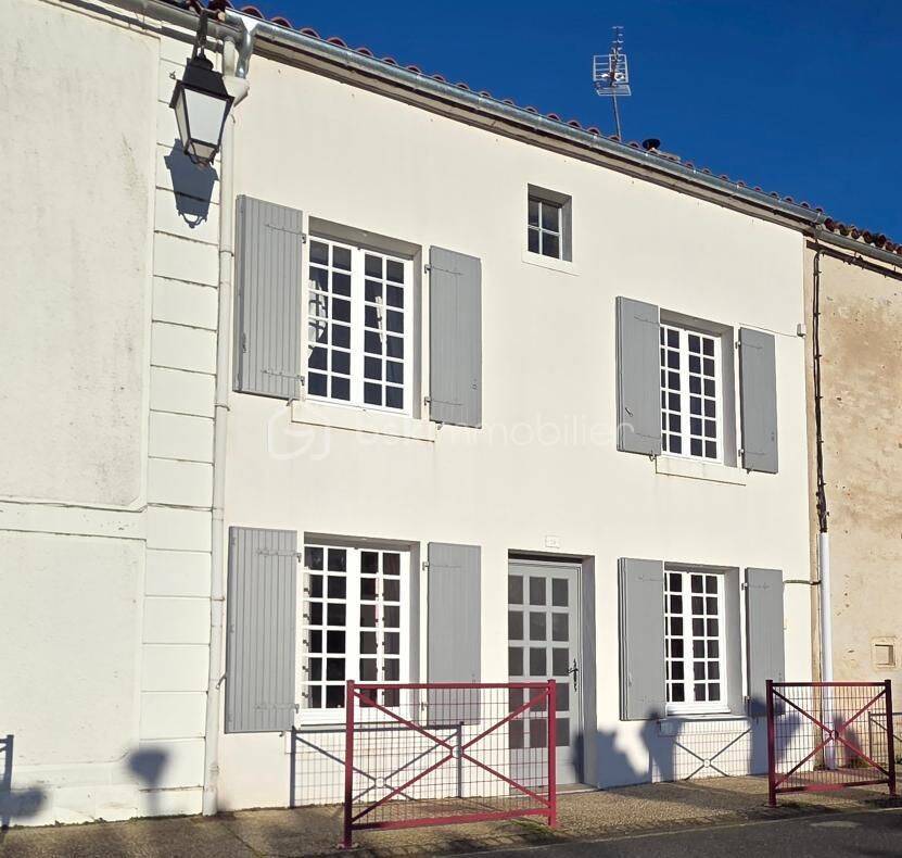 Maison 4 pièces 93 m² · à Le Busseau · 93 m² · 75 000 €