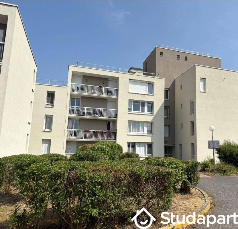 1 pièce 24 m² · à Roissy-en-Brie · 24 m² · 650 €