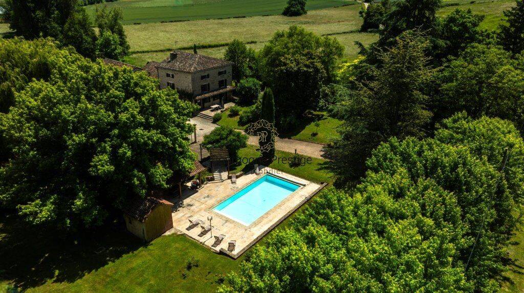 Maison 9 pièces 270 m² · à Tournus · 270 m² · 599 000 €