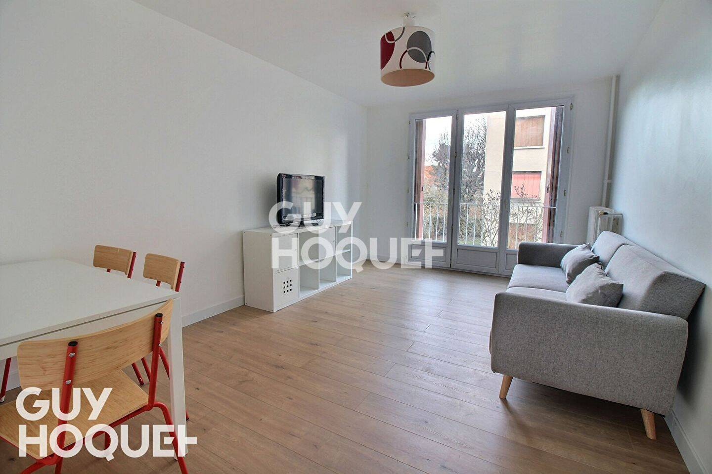 Appartement 3 pièces 57 m² · à Villejuif · 56,5 m² · 1 309 €