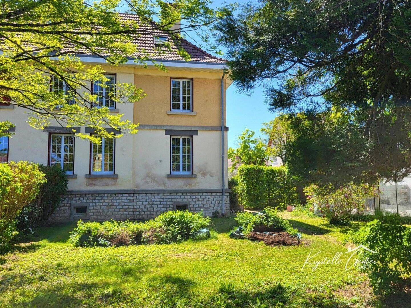Maison 8 pièces 148 m² · à Tavaux · 148 m² · 218 000 €