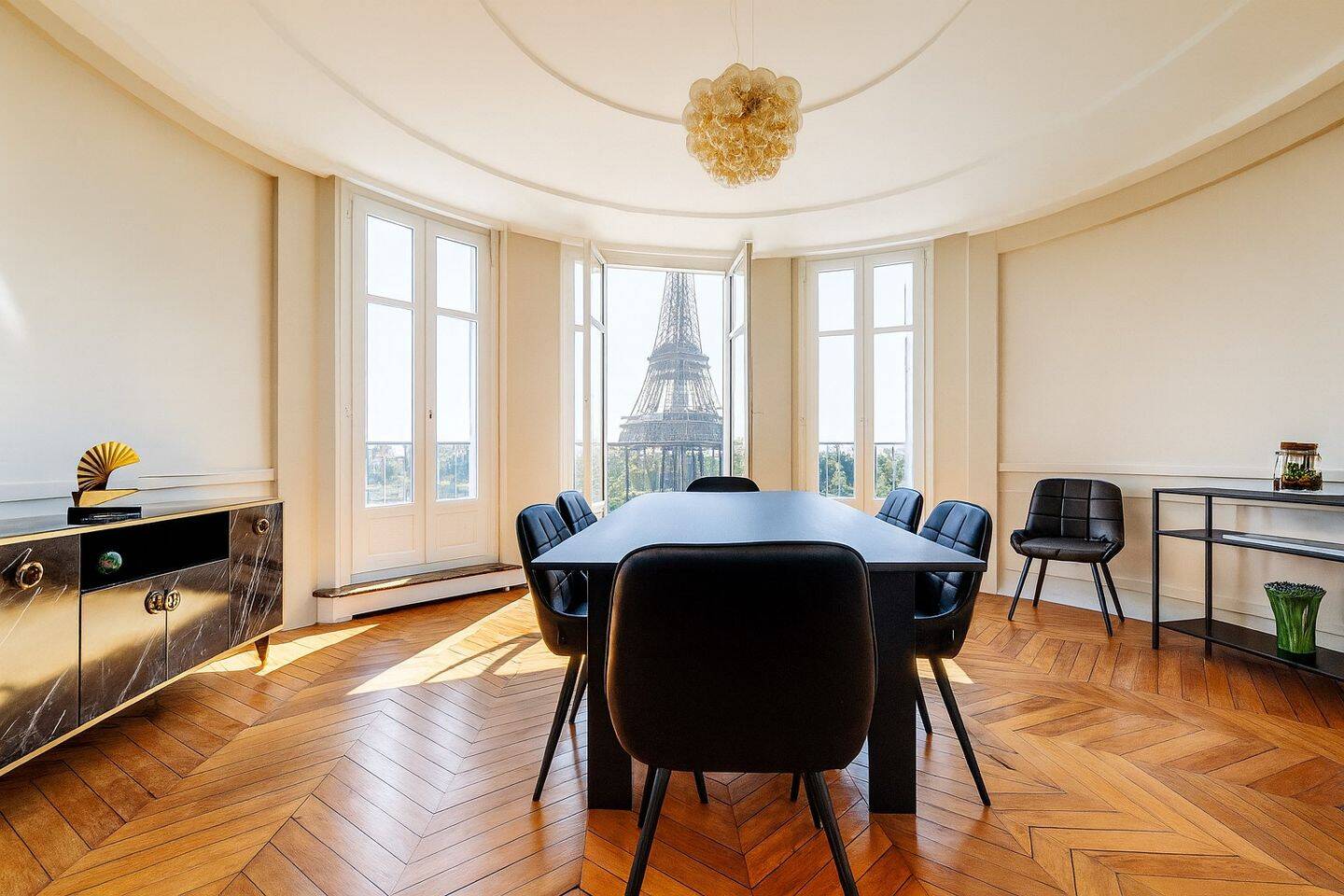Appartement 7 pièces 209 m² · à Paris 16ème Arrondissement · 209 m² · 17 000 €/mois