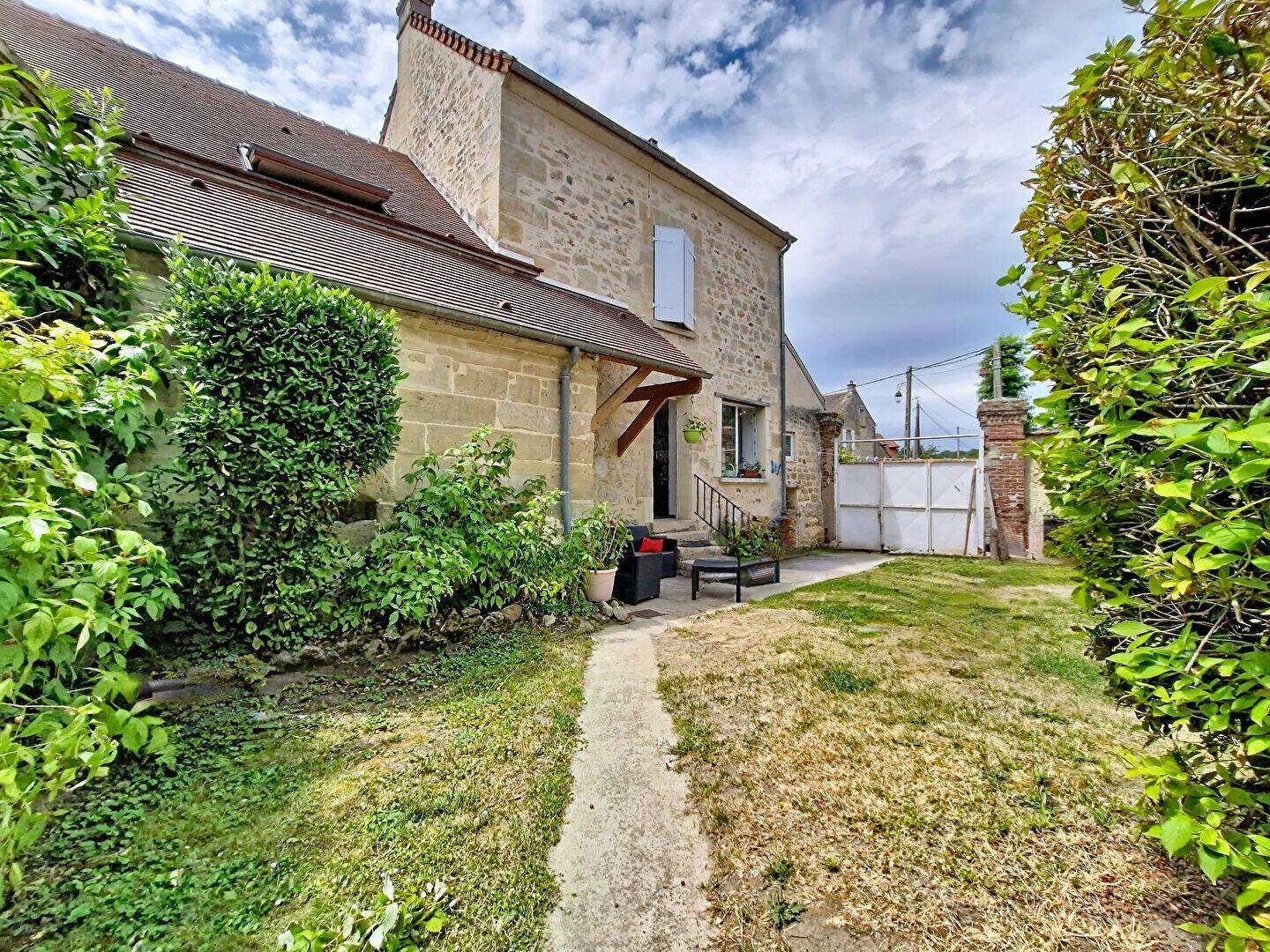 Maison 6 pièces 130 m² · à Chars · 130 m² · 324 000 €