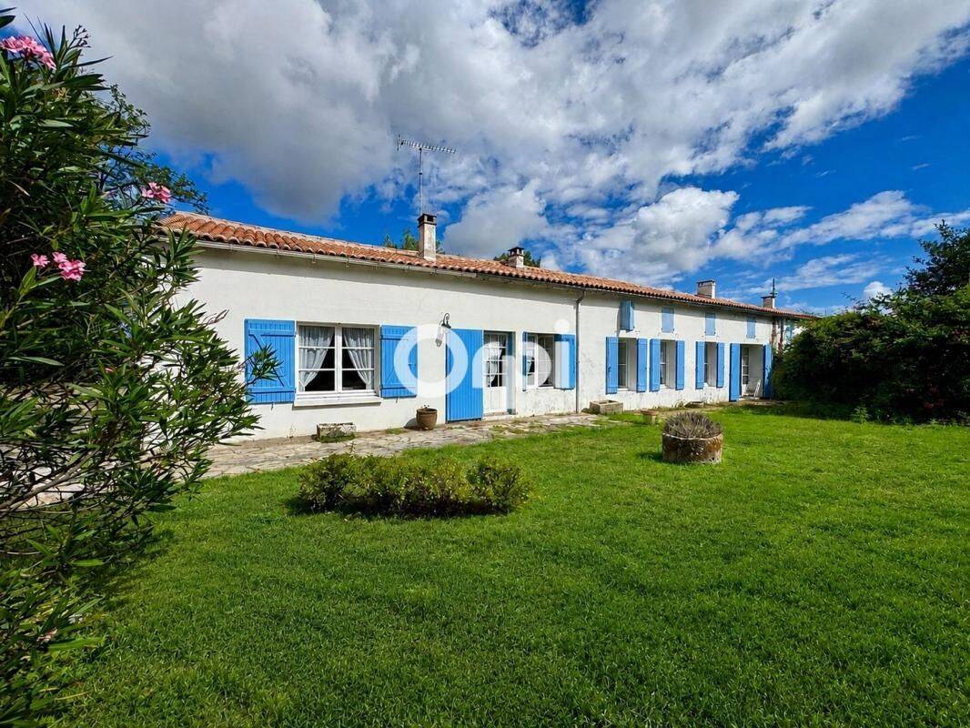 Maison 11 pièces 260 m² · à Breuillet · 260 m² · 687 000 €