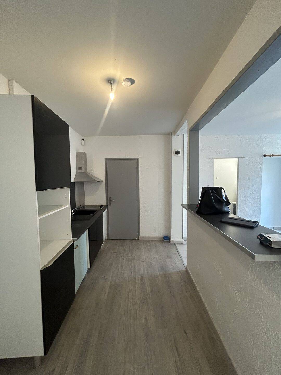 Appartement 1 pièce 23 m² · à Saint-Jean-d'Angély · 23,4 m² · 353 €