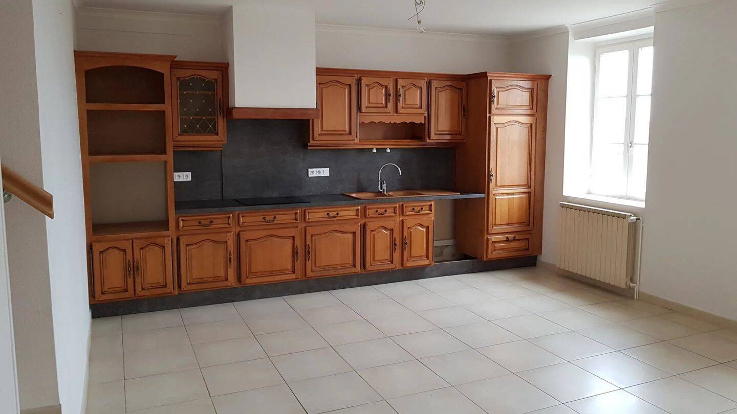 Appartement 5 pièces 124 m² · à Belleville-en-Beaujolais · 124 m² · 750 €/mois