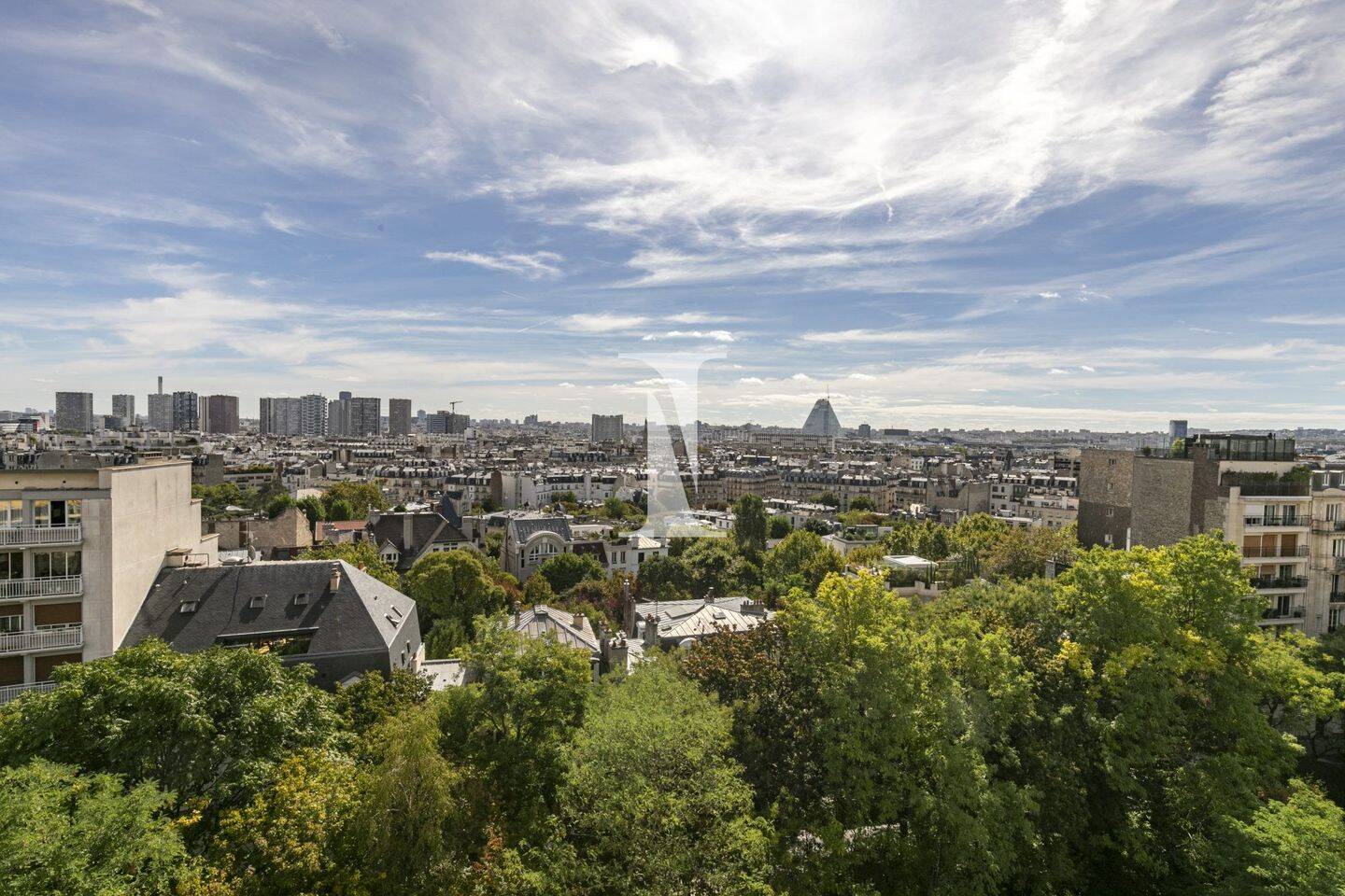 Appartement 4 pièces 104 m² · à Paris 16ème Arrondissement · 103,8 m² · 5 250 €/mois