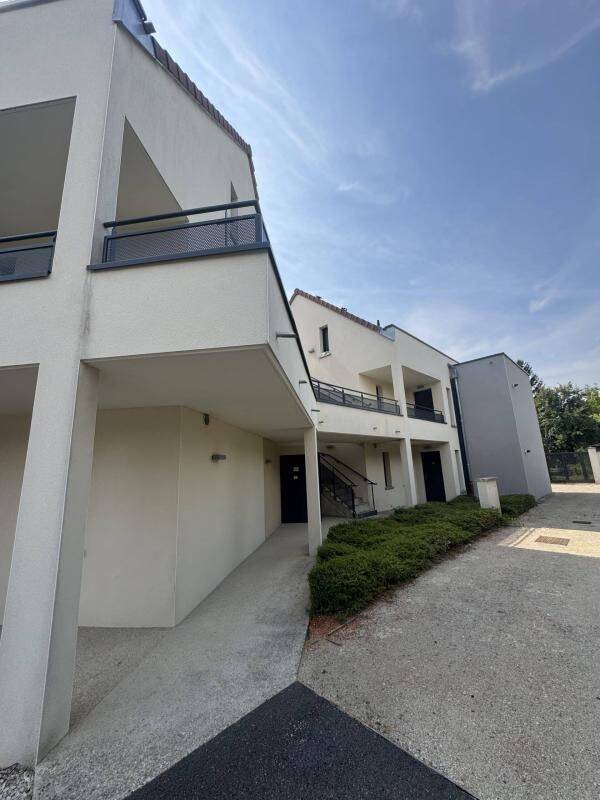 Appartement 3 pièces 65 m² · à Saint-Julien-les-Villas · 65 m² · 774 €
