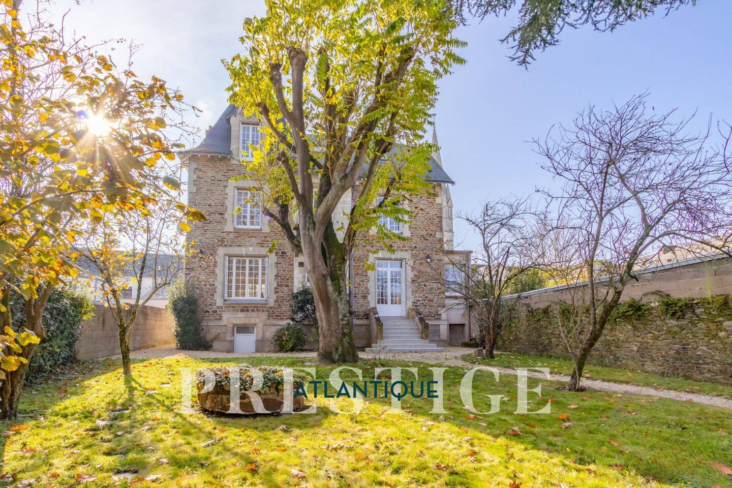 Maison 12 pièces 293 m² · à Carquefou · 293 m² · 995 000 €