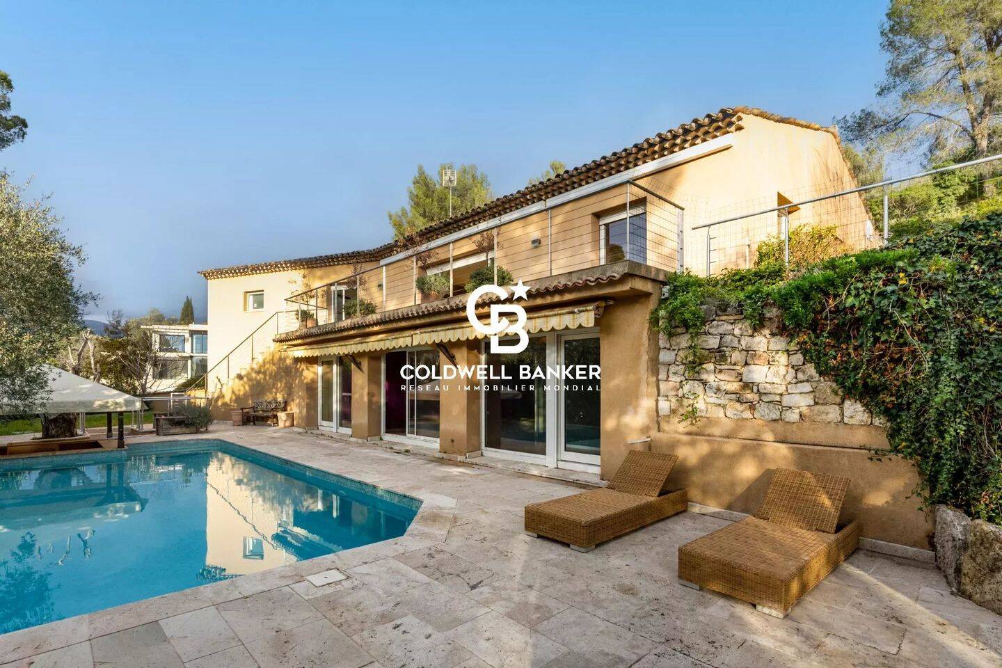 Maison 8 pièces 430 m² · à Roquefort-les-Pins · 430 m² · 2 555 000 €