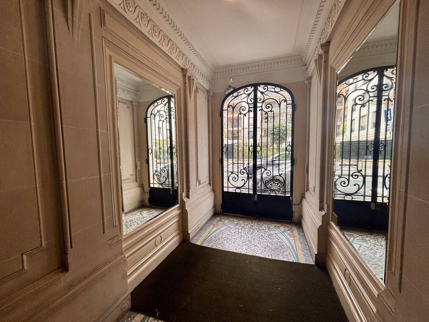 Appartement 2 pièces 56 m² · à Paris 15ème Arrondissement · 55,6 m² · 504 000 €