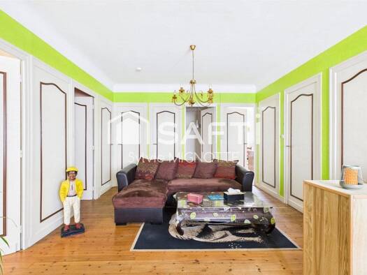 Immeuble à vendre 244 860 € 127 m² Est Surgères 17700