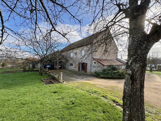 Maison à vendre 273 000 € 5 pièces 4 chambres 160 m² 1 939 m² de terrain Auxy 71400