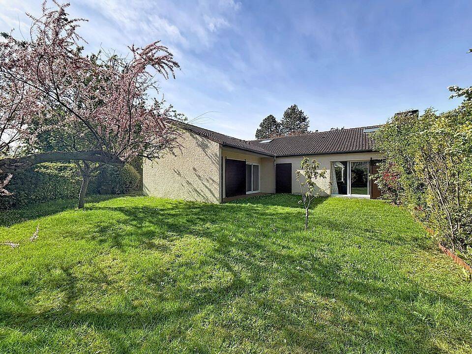 Maison 5 pièces 106 m² · à Voisins-le-Bretonneux · 106 m² · 1 980 €/mois