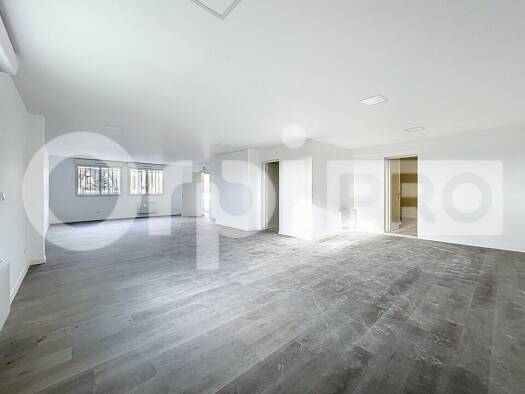 Espace bureau à louer 900 € 86 m² de bureaux divisible jusqu'à 86 m² Rochy-Condé 60510