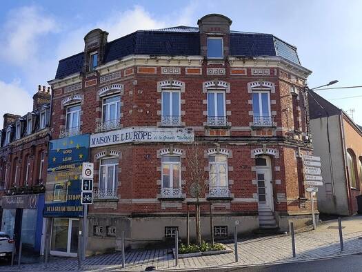 Immeuble à vendre 220 000 € 257 m² Centre Fourmies 59610