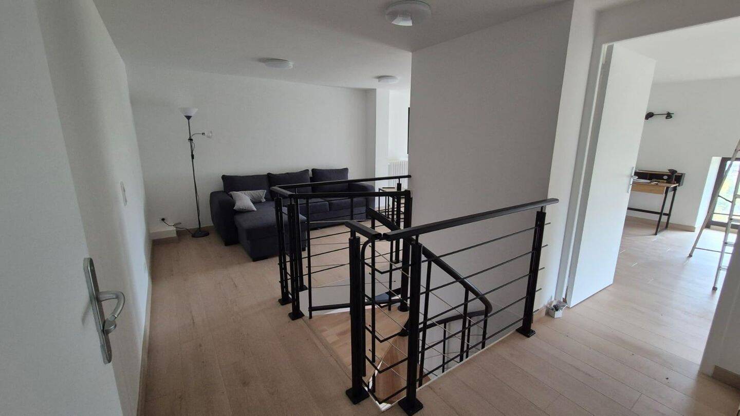 1 pièce 28 m² · à Rochefort-Montagne · 27,8 m² · 301 €