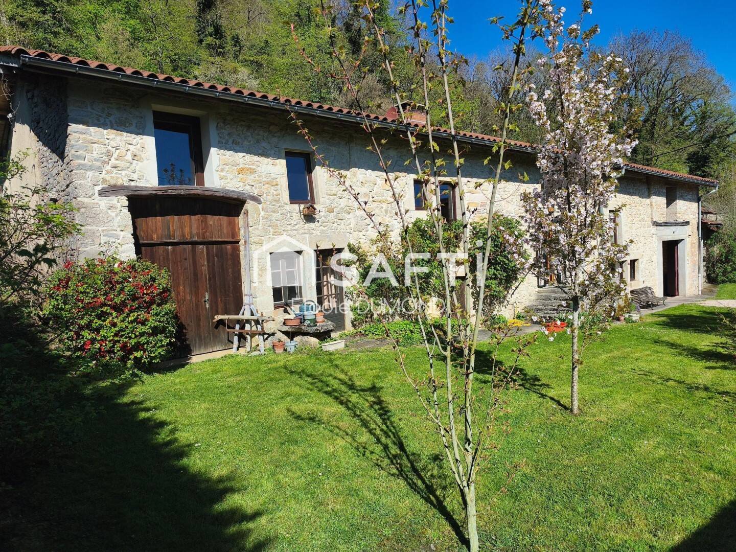 Maison 12 pièces 173 m² · à Saint-Amour · 173 m² · 255 000 €