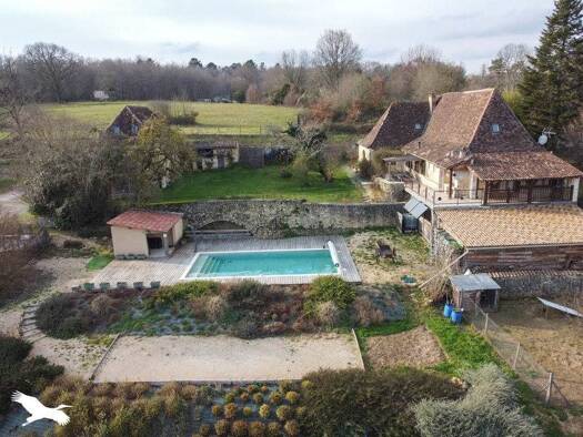 Maison à vendre 509 600 € 10 pièces 7 chambres 340 m² 2 650 m² de terrain Douville 24140