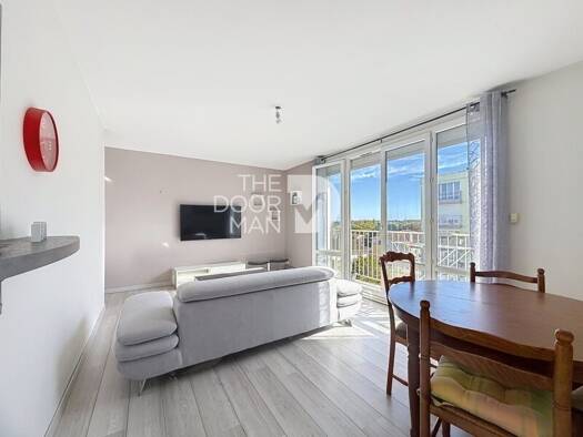 Appartement à vendre 180 200 € 3 pièces 2 chambres 65 m² Étage 5/6 Houssais Rezé 44400