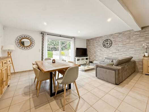 Maison à vendre 360 000 € 4 pièces 3 chambres 97 m² 329 m² de terrain Graveson 13690