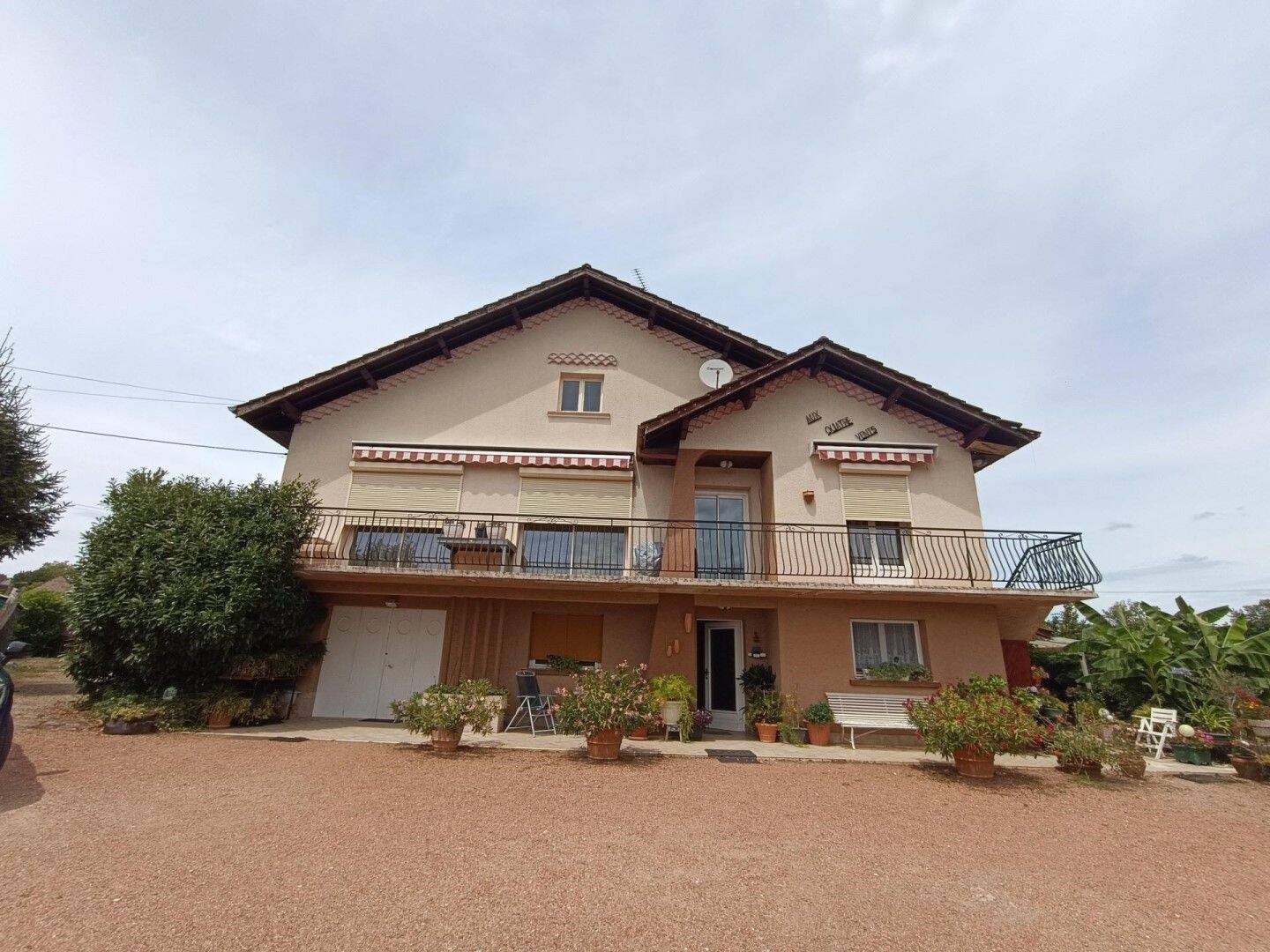 Maison 11 pièces 235 m² · à Montain · 235 m² · 350 000 €