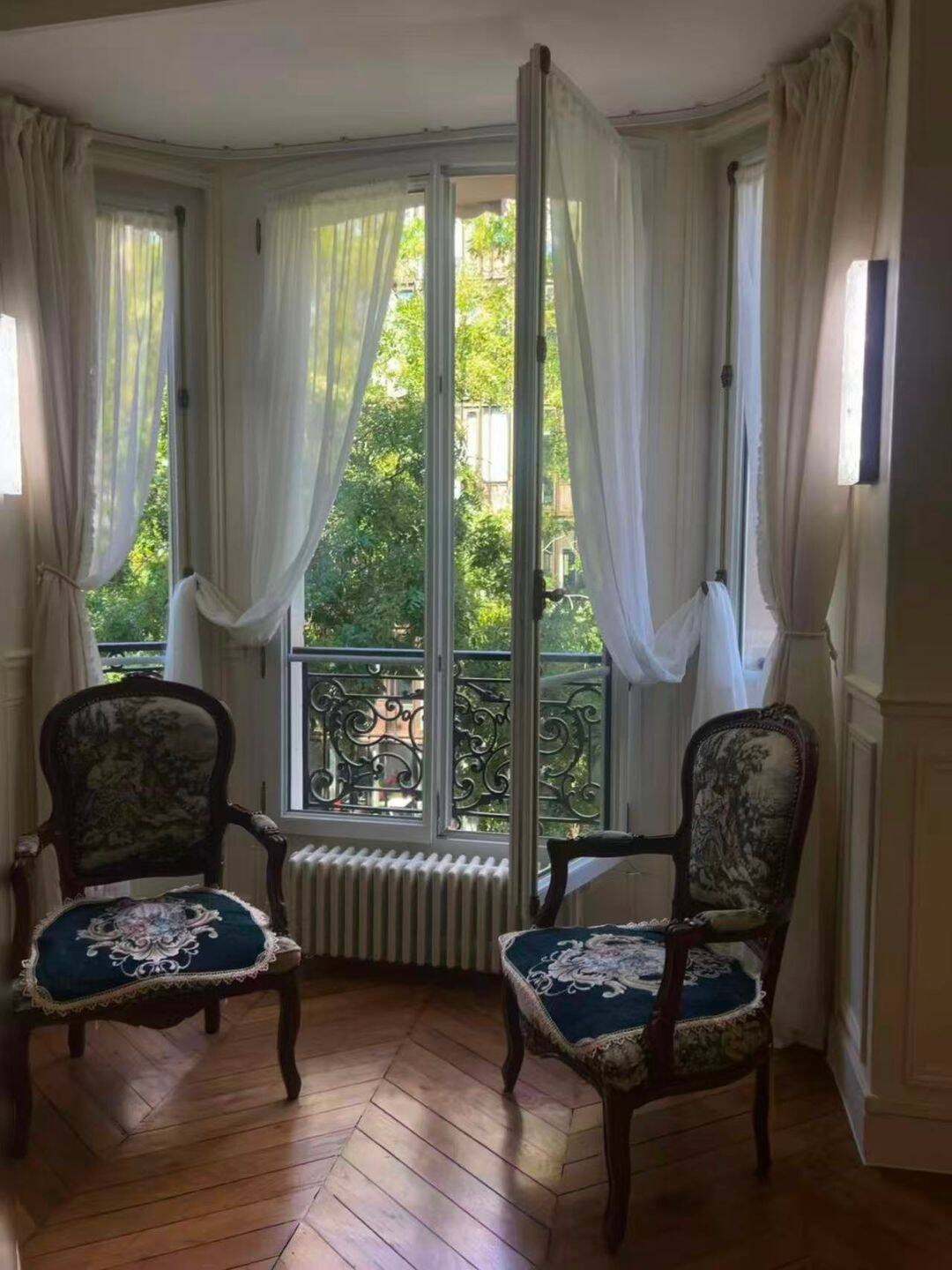 Appartement 2 pièces 28 m² · à Paris 17ème Arrondissement · 28 m² · 1 910 €/mois