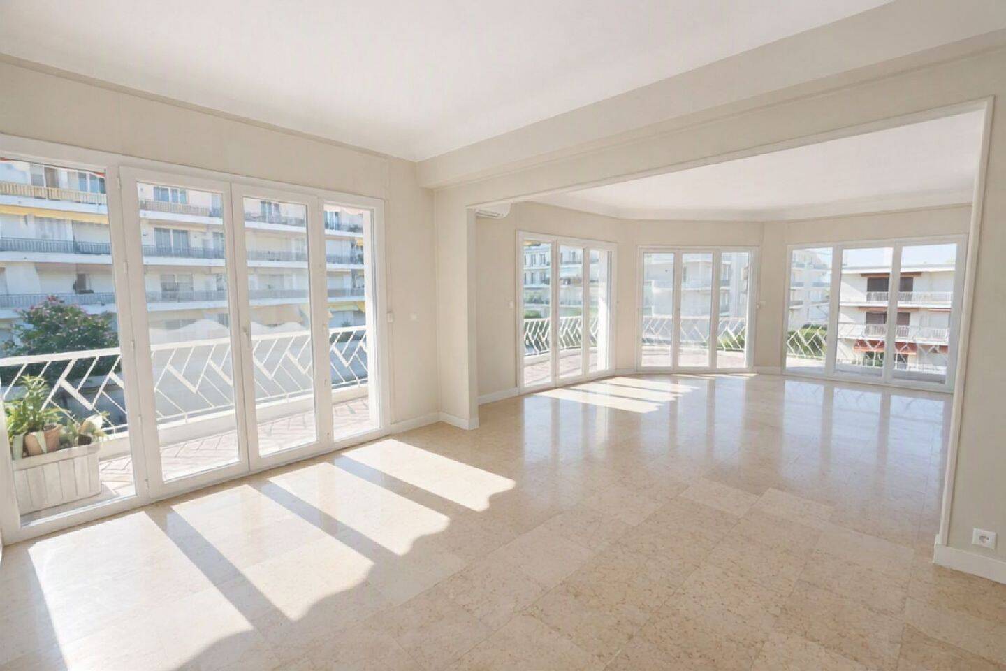 Appartement 1 pièce 74 m² · à Nice · 74,2 m² · 2 000 €