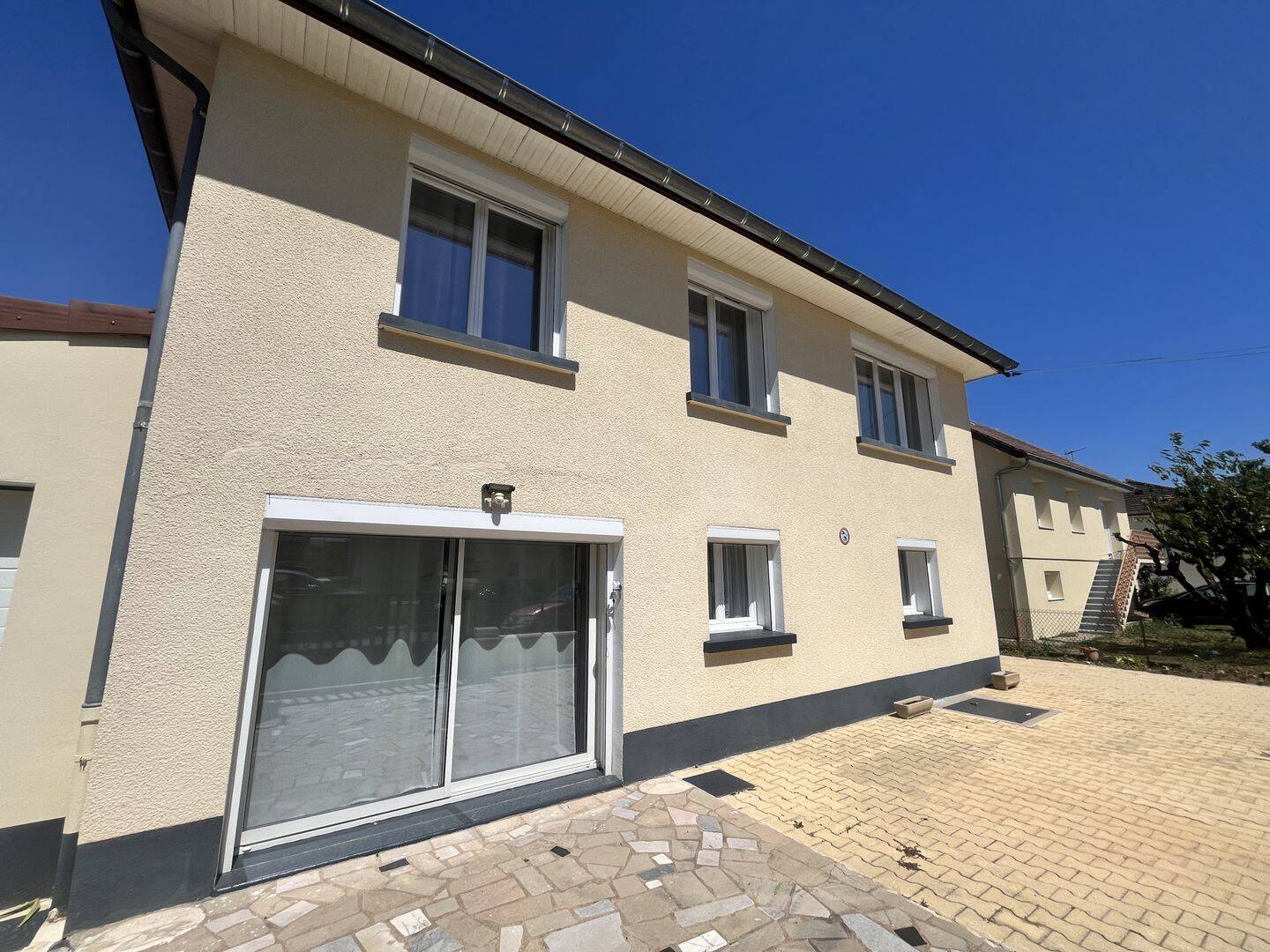 Maison 6 pièces 135 m² · à Châtenoy-le-Royal · 135 m² · 1 100 €/mois