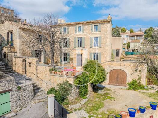 Maison de ville à vendre 1 490 000 € 10 pièces 5 chambres 300 m² 673 m² de terrain Aurons 13121