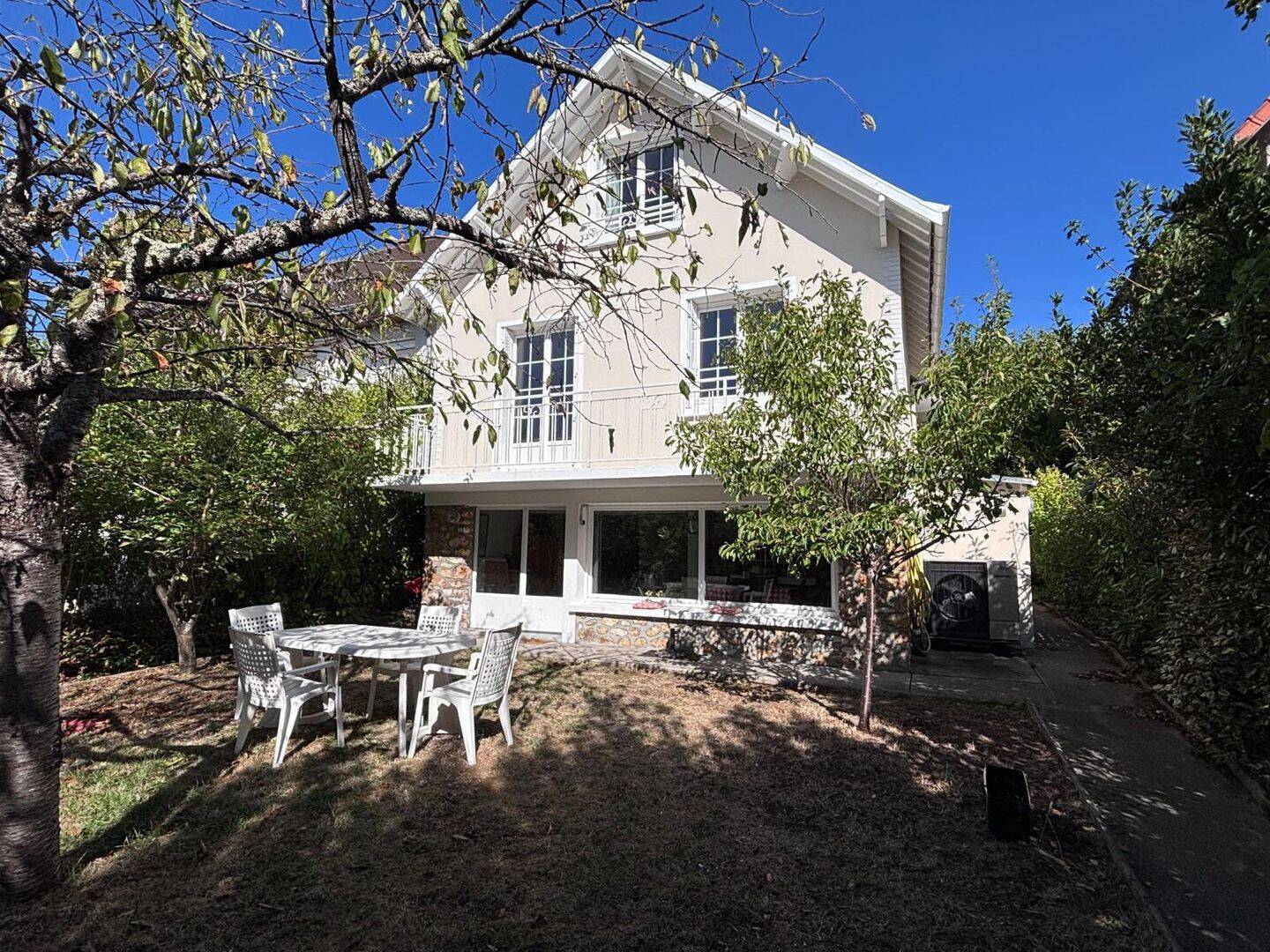 Maison 7 pièces 231 m² · à Verrières-le-Buisson · 231 m² · 683 000 €