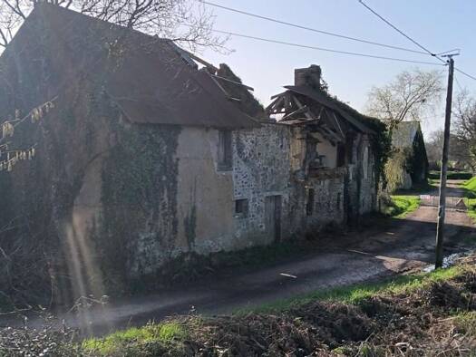 Maison à vendre 40 000 € 2 pièces 1 chambre 175 m² 2 400 m² de terrain Saint-Sauveur-Lendelin 50490