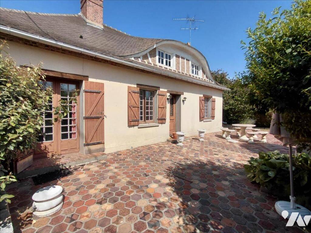 Maison 6 pièces 474 m² · à Breteuil · 474 m² · 168 000 €