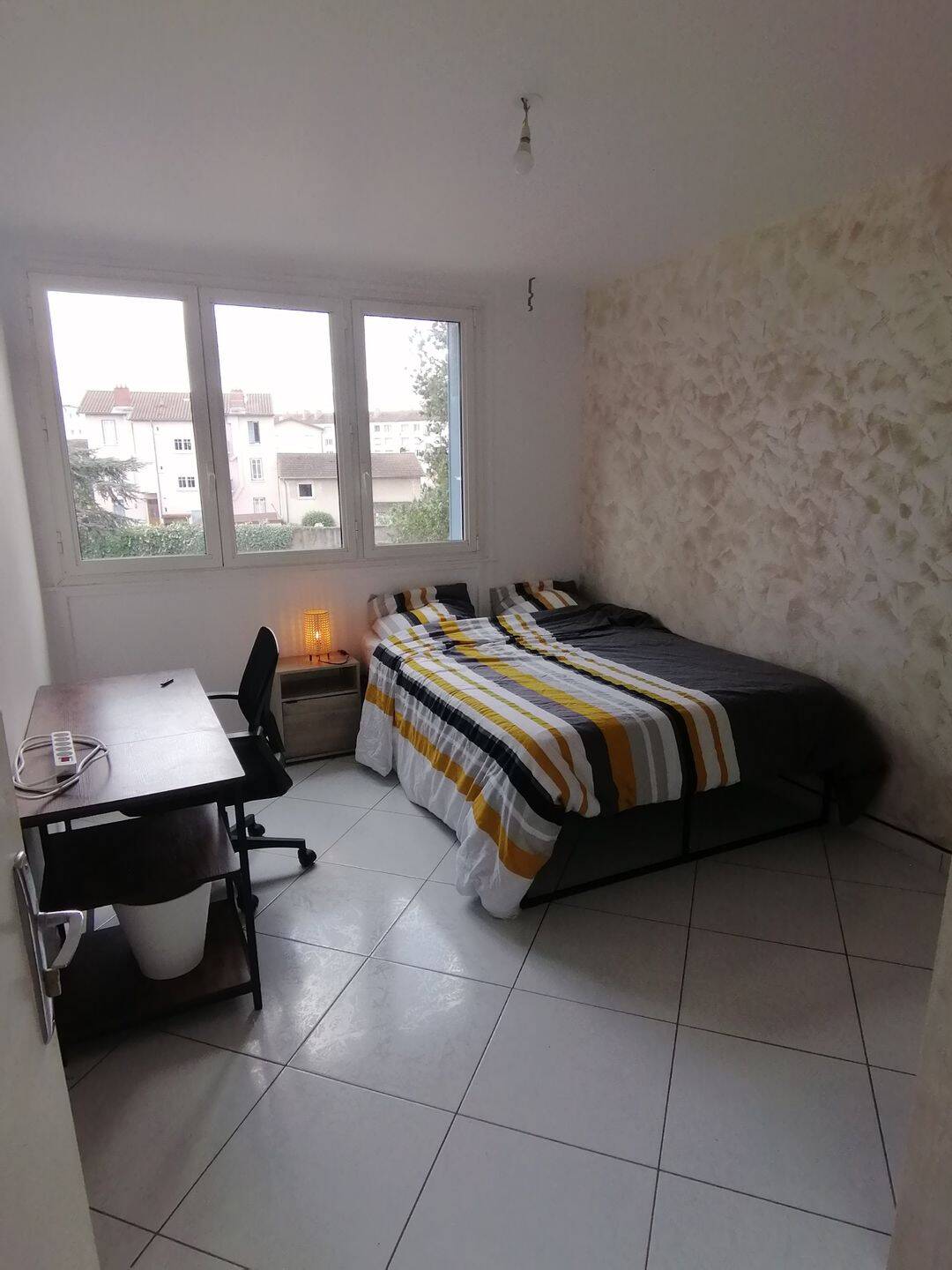 Appartement 4 pièces 70 m² · à Vénissieux · 70 m² · 460 €