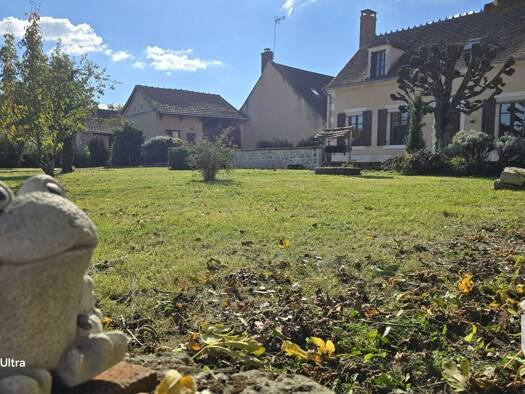 Maison à vendre 212 000 € 8 pièces 5 chambres 136 m² 6 298 m² de terrain La Perche 18200