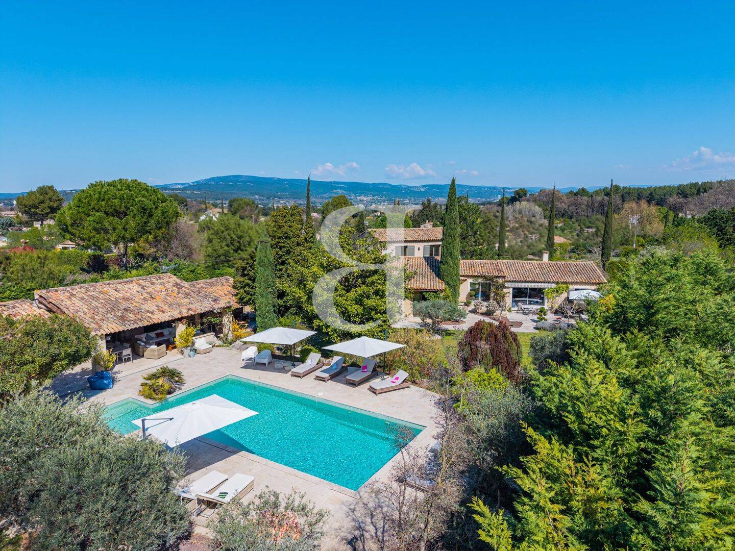 Maison 8 pièces 305 m² · à L'Isle-sur-la-Sorgue · 305 m² · 1 295 000 €