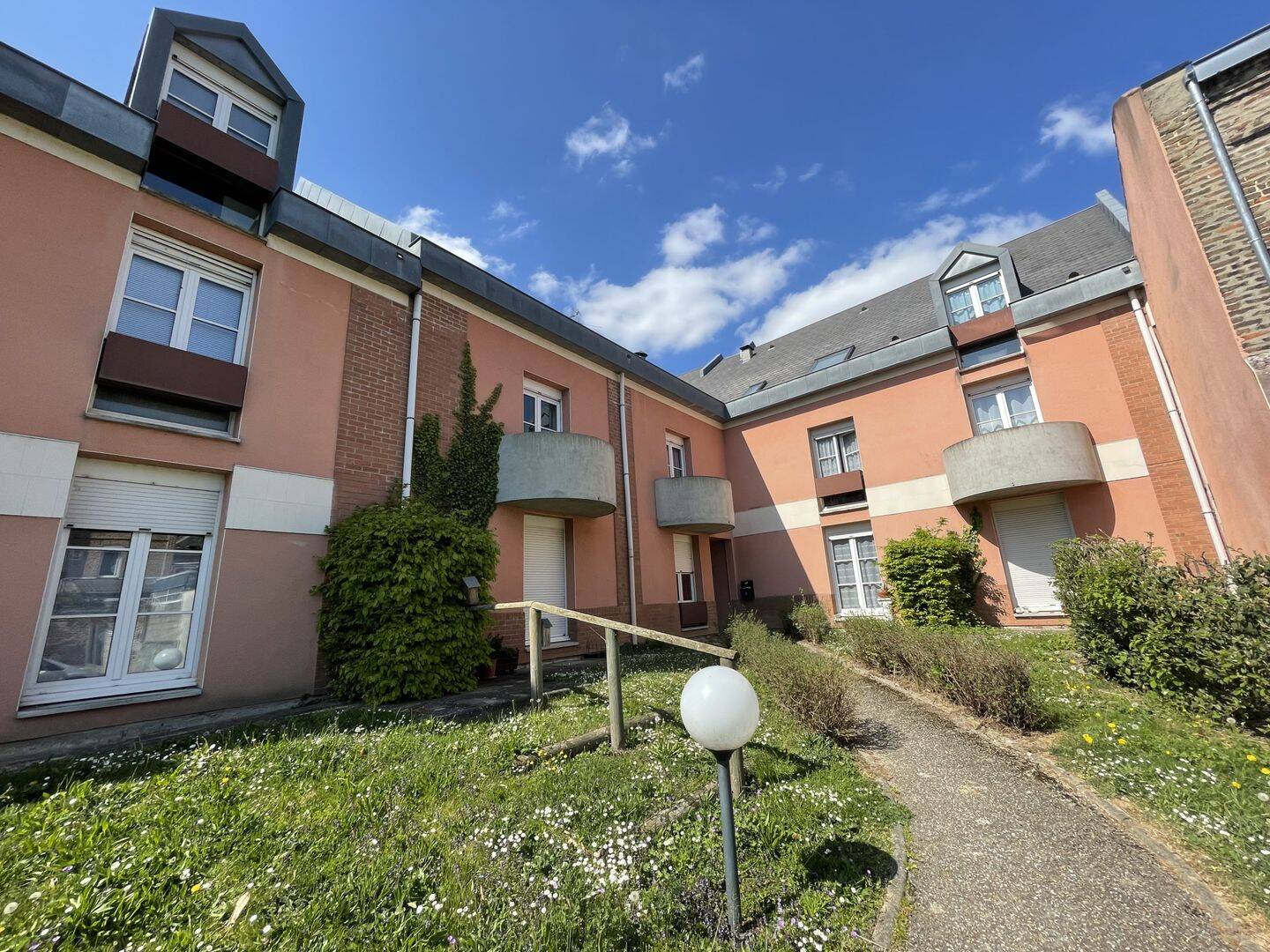 Appartement 1 pièce 30 m² · à Amiens · 29,7 m² · 593 €