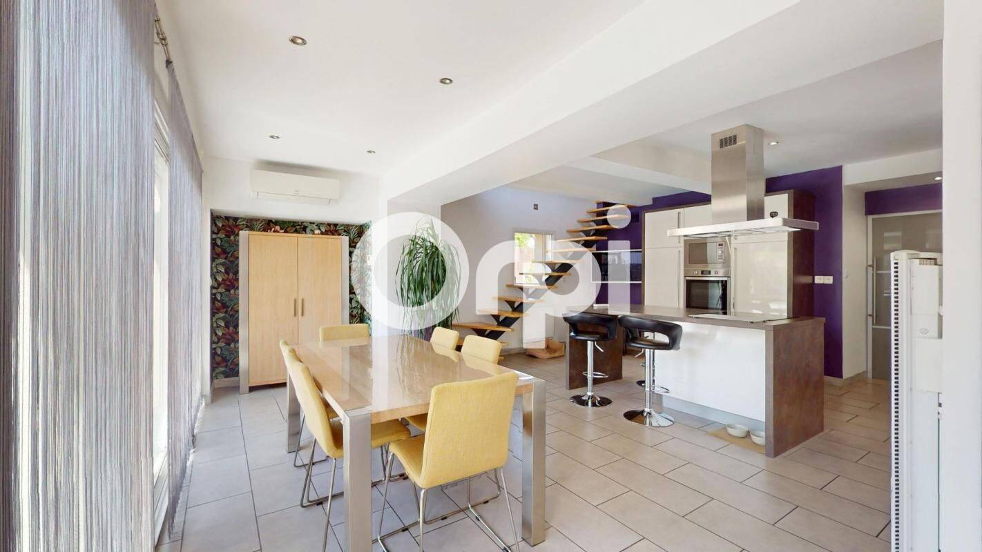 Maison 7 pièces 159 m² · à Bron · 159 m² · 690 000 €