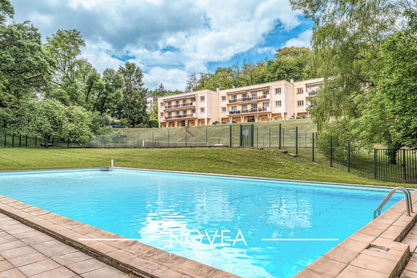 Appartement 4 pièces 103 m² · à Collonges-au-Mont-d'Or · 103 m² · 450 000 €