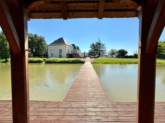 Maison à vendre 1 365 000 € 16 pièces 10 chambres 640 m² 115 390 m² de terrain Saint-Cyran-du-Jambot 36700