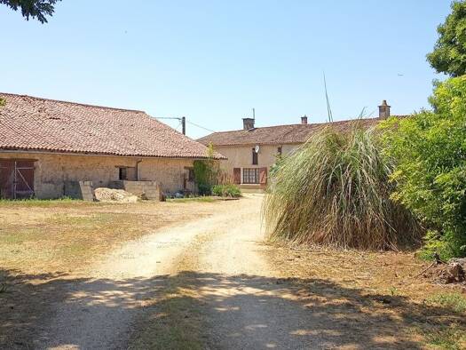 Maison à vendre 135 000 € 4 pièces 3 chambres 116 m² 2 738 m² de terrain Vivonne 86370