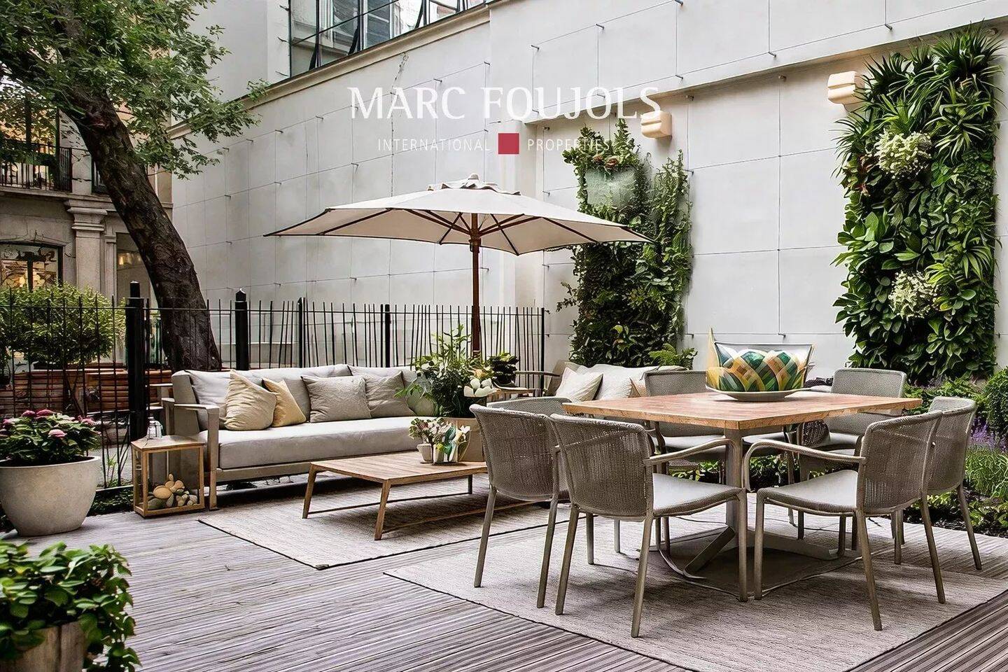 Appartement 4 pièces 158 m² · à Paris 8ème Arrondissement · 158 m² · 2 090 000 €